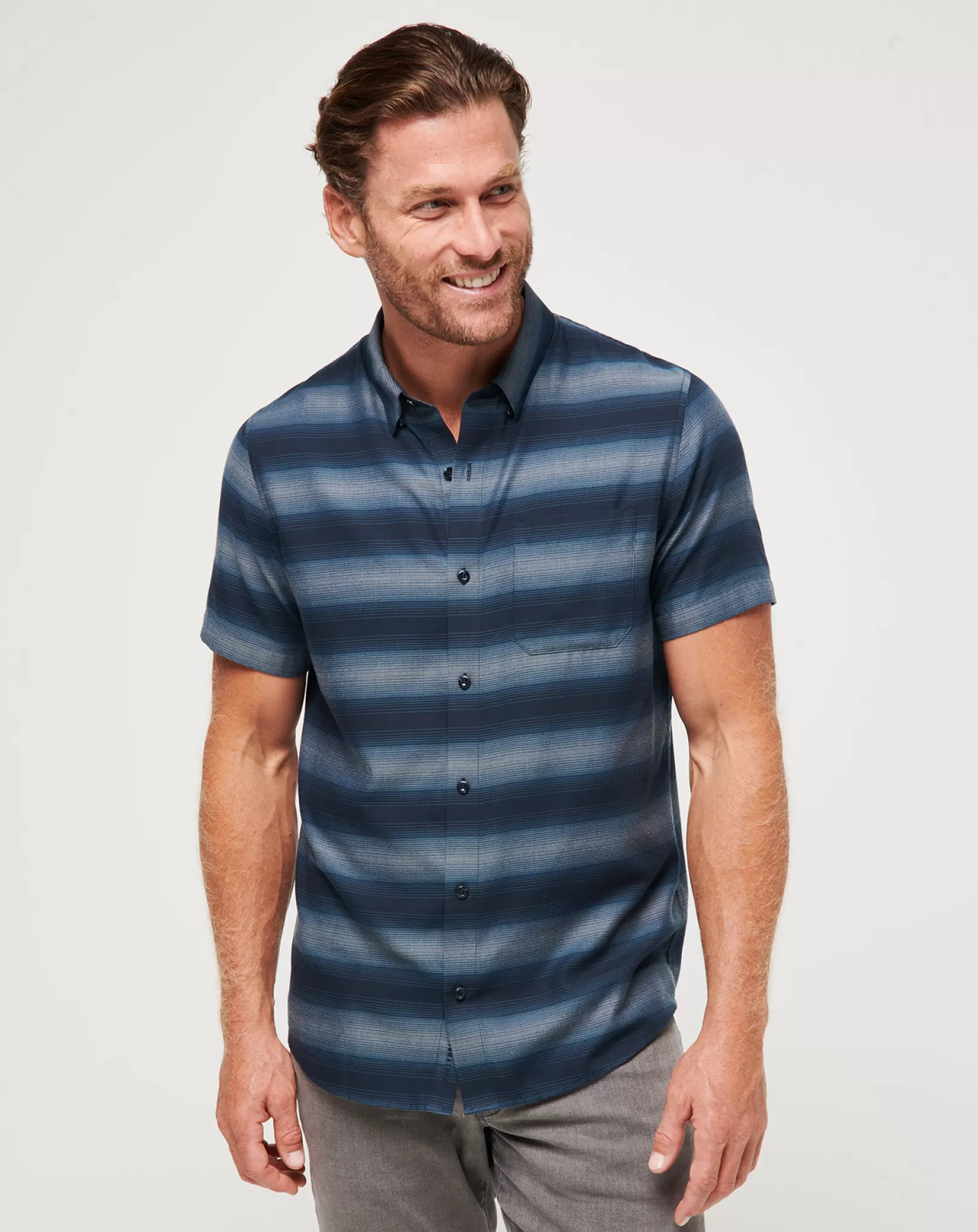 A OKAY BUTTON-UP*TravisMathew Store