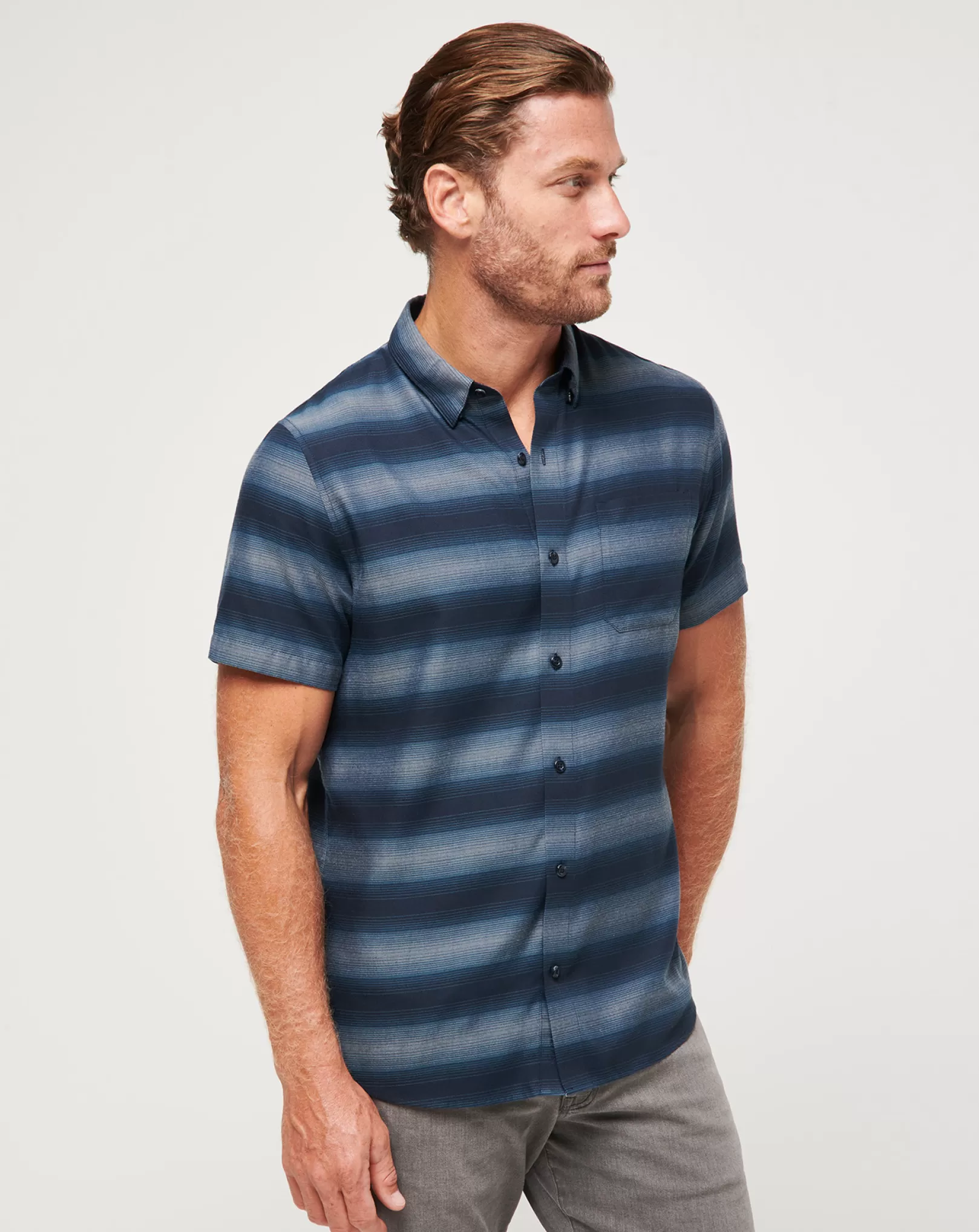 A OKAY BUTTON-UP*TravisMathew Store