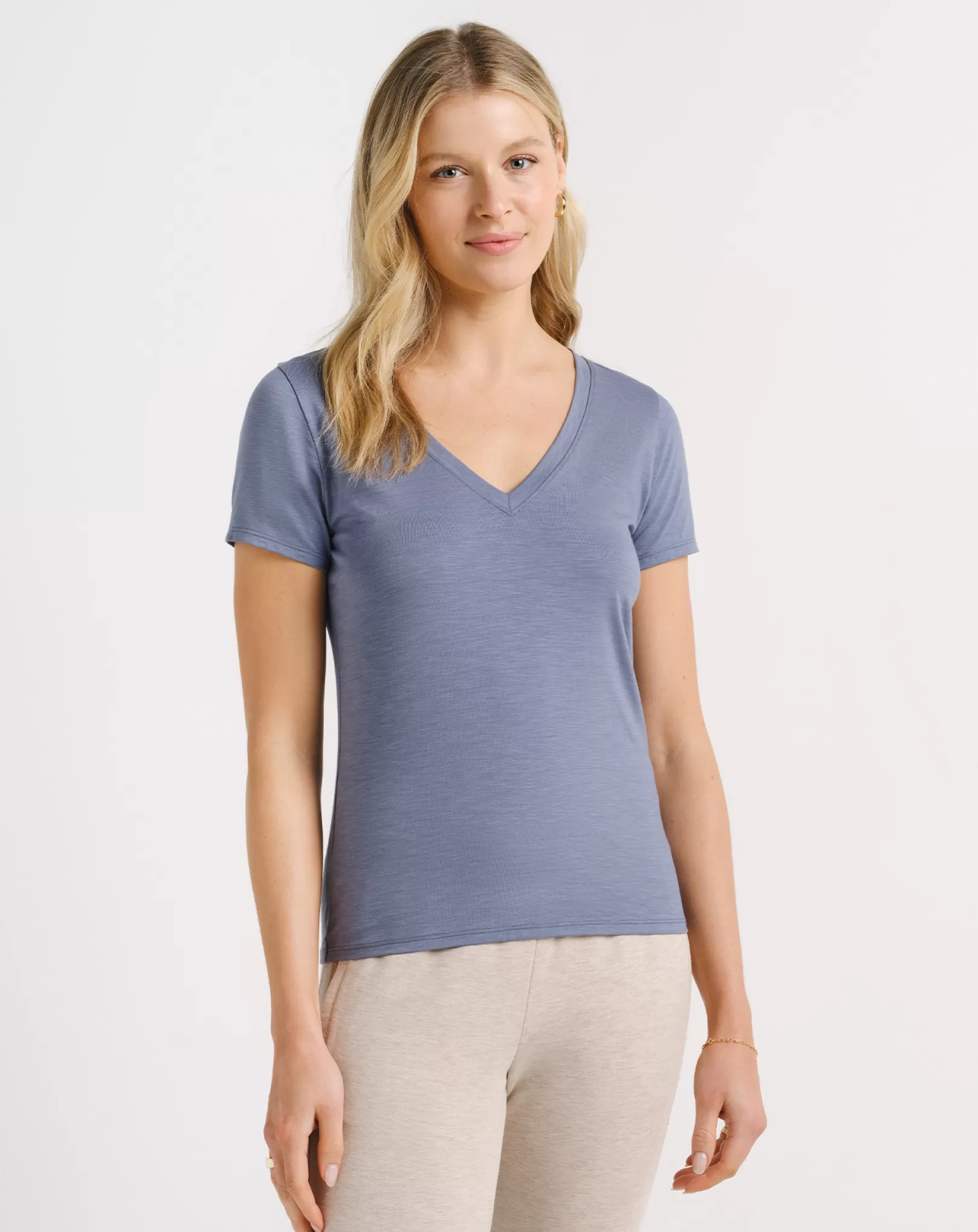 DAY OR NIGHT V-NECK TEE*TravisMathew Hot