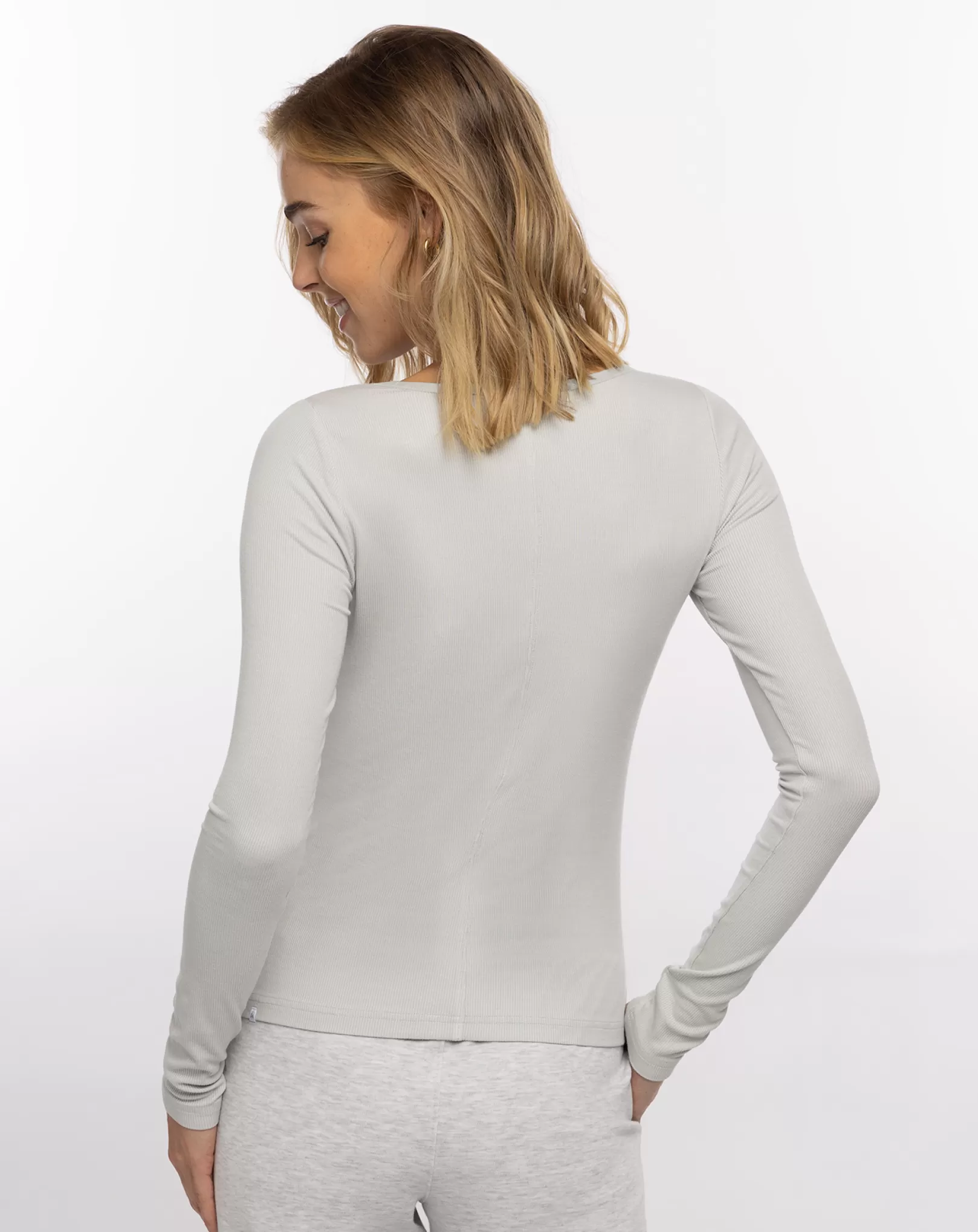 FAVORITE DAY LONG SLEEVE V-NECK TOP*TravisMathew Best